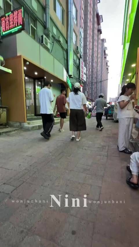 偶遇文俊辉吃螺狮粉,哈哈哈哈没想到这也可以被偶遇
