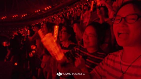 第一次和朋友一起看演唱会，隔壁两个小姐妹又是顶级e人，太幸福了