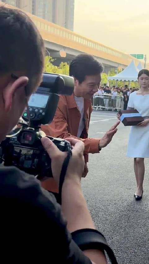 这么平易近人的千亿总裁确实不多见