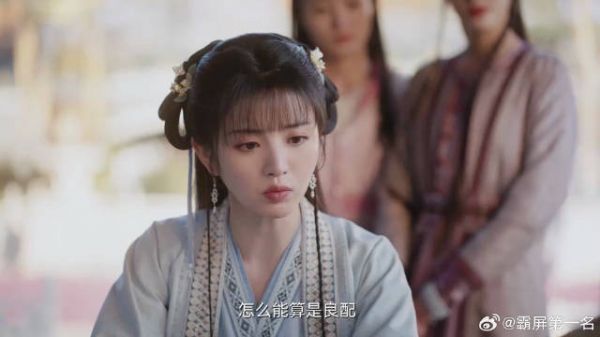 弟弟们都在研究秀女，哥哥立马生气，全部罚跪祠堂