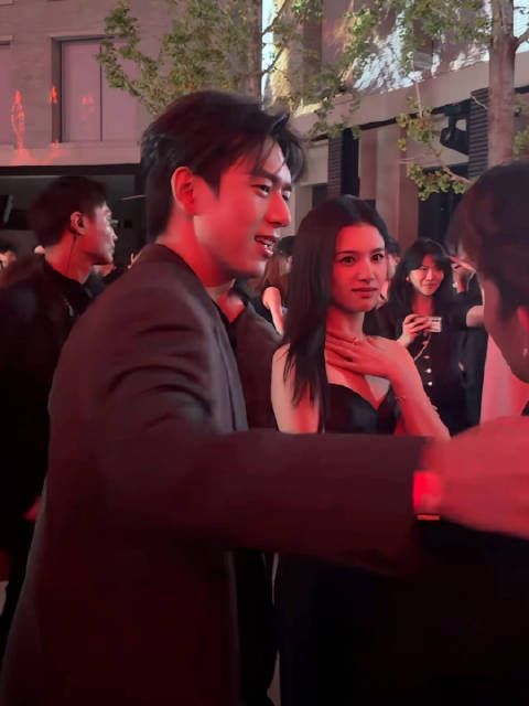 李现卡地亚晚宴太帅了，梦回韩商言，记录一些李现social，超绝松弛感！…