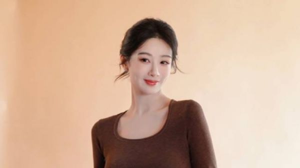 杨紫秋日花絮掉落,浪漫时光缱绻