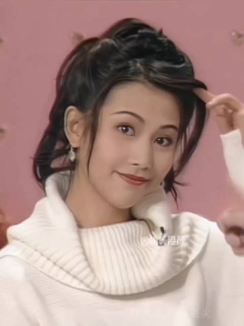 你对蔡少芬的印象来自哪里？17岁蔡少芬港姐名场面，颜值巅峰惊艳全场？