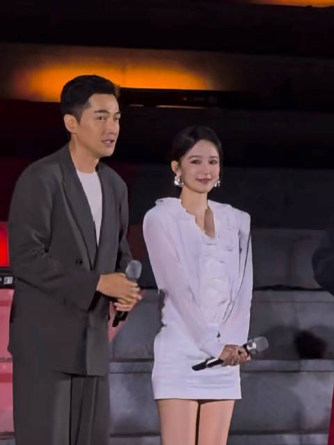 胡歌李沁人间有味招商现场@李沁 @胡歌 芒果招商大会人间有味