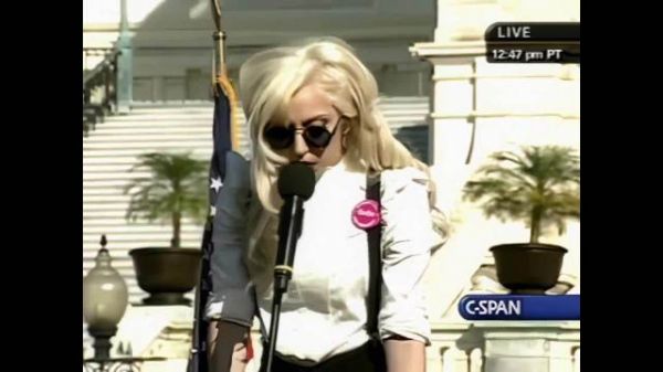 LadyGaga 代孕 gaga为什么在白宫门口对奥巴马怒吼