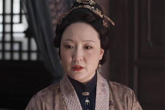 “别人都叫她大奶奶，只有青葙一直叫她小姐”