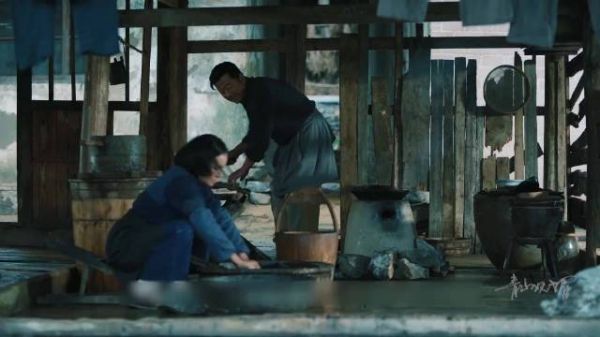 功勋:妻子支持丈夫放弃工作,孩子凑钱给妈妈看病!