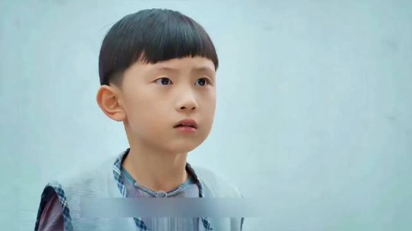 男孩只因长的太英俊，竟被梼杌看上一口吞进肚子里