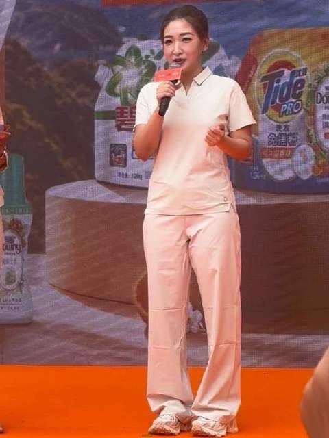 刘诗雯透露，过两天就要启程前往日本观看亚运会啦！…
