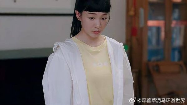 女儿羡羡剪刘海被抓,老妈当场黑脸,老爸却夸上天