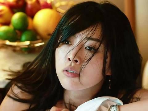 女孩被男友下药染毒，闺蜜助其境外戒毒后复仇