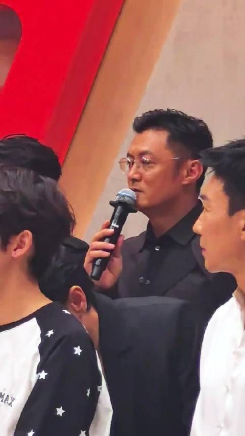 余文乐最近去参加了《披荆斩棘》，在节目里态度挺强硬的，明确说自己不唱跳…