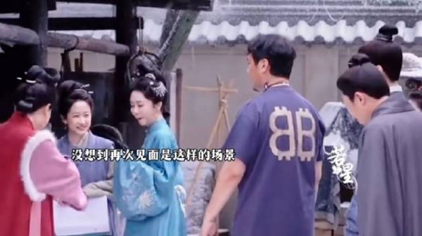 再次见到蕺儿时她在喂马脸部脏脏的