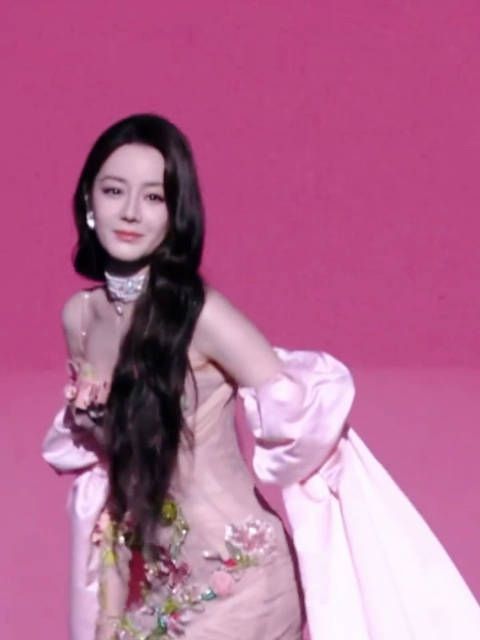 要被今天的迪丽热巴美晕了,真感觉到了姐姐的香气