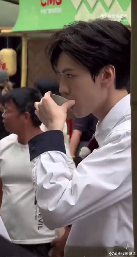 状态好好呀，在旅途中尽情玩耍享受美食，vlog 看得让人心情变好