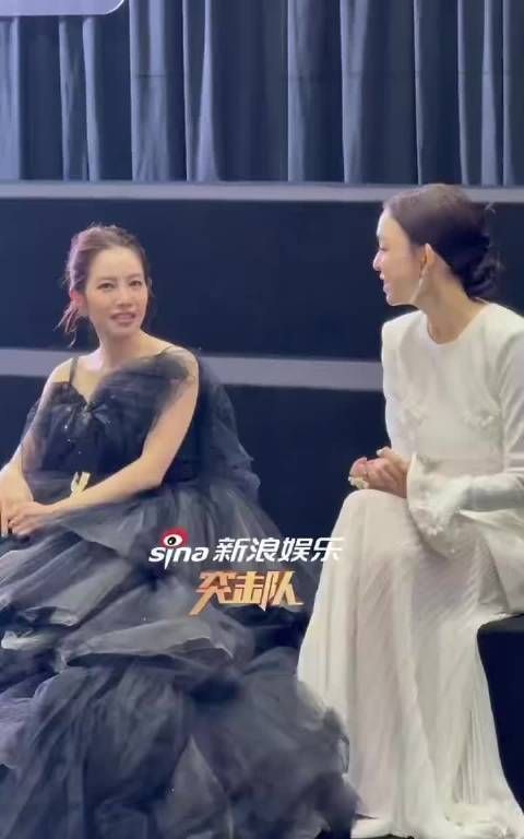 范玮琪徐怀钰热聊 很好奇在聊什么