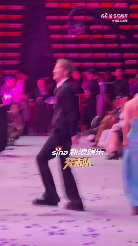 北美巡演刚收官就回国开躁,这精力比巡演日程还满,舞台上的他永远不知疲倦