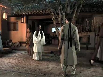 翟子路与胡冰卿的对手戏张力十足，仿佛天然默契