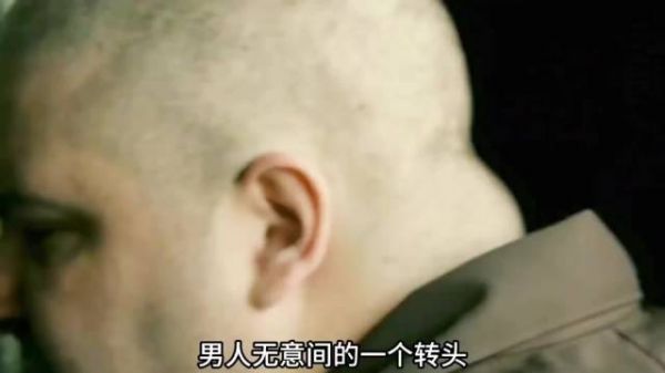 男人无意一个回头 不料最糟糕的事情接连发生