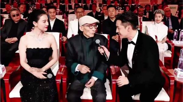 当年向游本昌老师请教表演的一幕幕，胡歌至今记忆犹新，谆谆教诲永远铭记在心