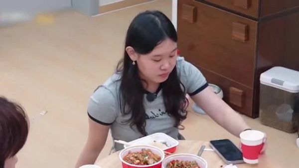本想“毁了”张家齐，不料自己被扒了个底朝天，经纪人这招太狠了