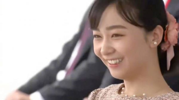 佳子公主新视频走红 镜头前甜美镜头后冷脸