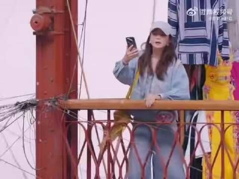 殷桃主动为花少团拍照，产出多张质感大片