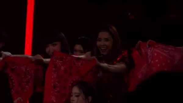 永远可以相信老辈子实力，王蓉吴莫愁，两人全开麦唱跳舞台还这么稳…