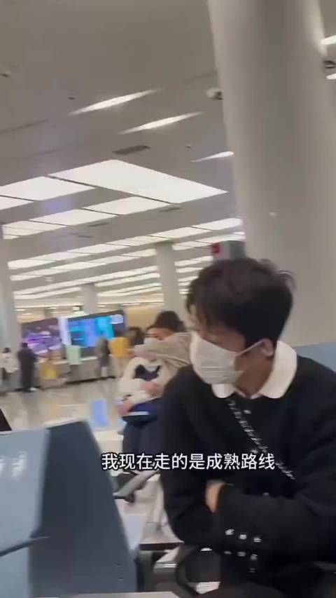 井柏然刘雯无名指同戴戒指，剧终回归生活