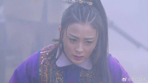 赵一枪扔出烟雾弹，刘传说救出孩子，一刀捅了花牡丹