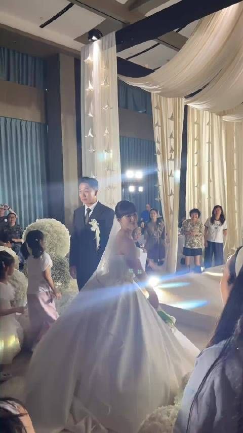 侯卓成抢捧花，和杨汝晴还在一起？