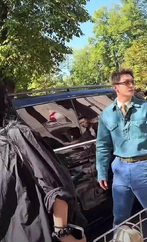 米兰街头男粉超大声表白黄景瑜，喊话多接代言多演电影多演综艺