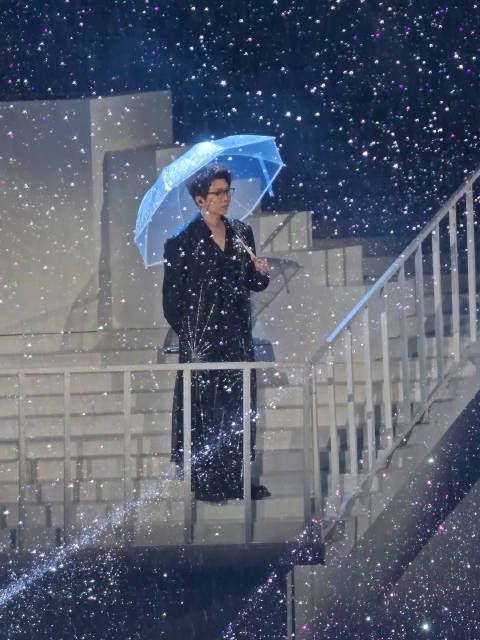 冷风又吹的时候想说 这生活会不会有点难 好应景的暴雨️