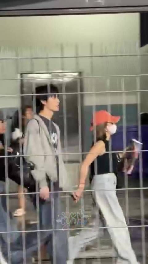妈妈来接小宝宝放学啦