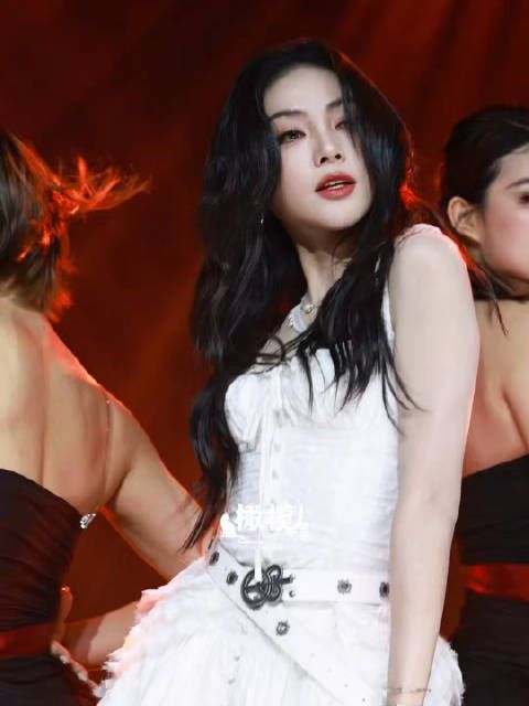 请欣赏谢可寅solo舞蹈纯享版 跳得好爽啊shaking!