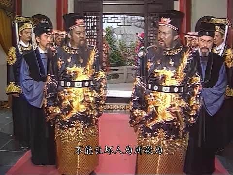 真假包拯难辨皇上关押两队，假包拯夜派刺杀真假展昭开打