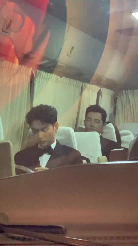 胡歌累了,哈哈哈哈哈我男神睡得真香 !