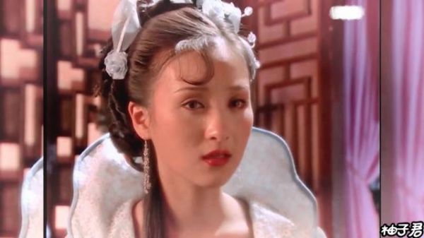 现在的编剧都在回避底层人的苦难，有意或无意的美化一些封建余孽
