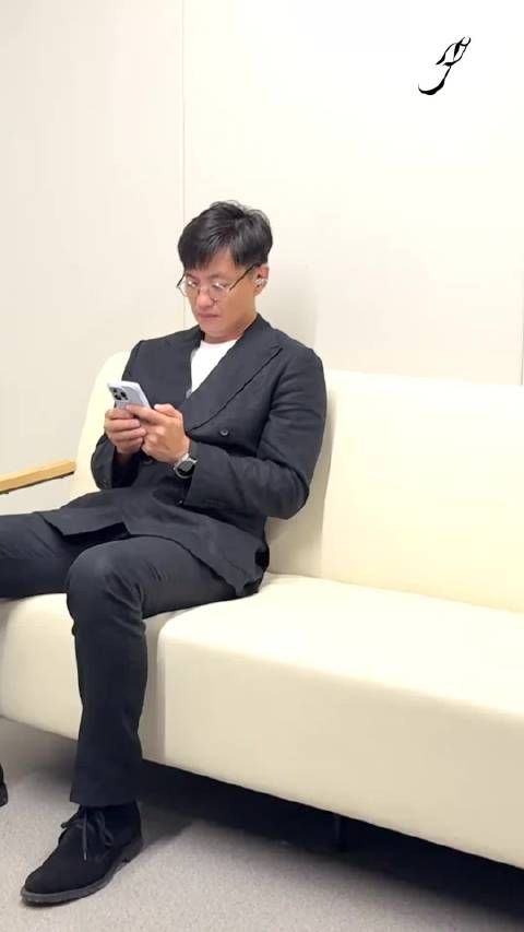 周一围和文俊辉cha了one twe step抖肩舞！