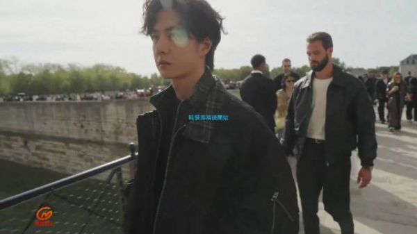 王一博直播cut: 连续第三年出席巴黎罗意威大秀!是我们酷酷的王一博!