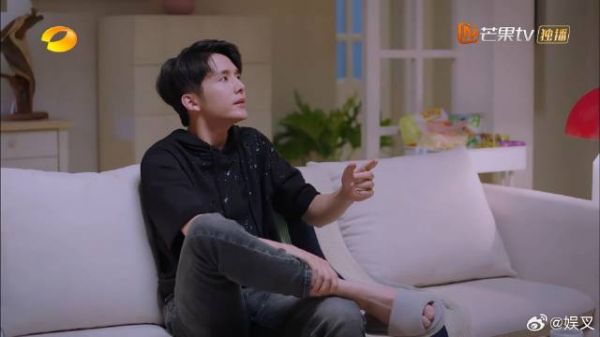 子秋租尖尖对面,怎料被众人审问一番,明月怕露馅泼水封口