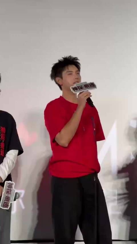陈飞宇路演自曝剪指甲哼甜蜜蜜是个人设计