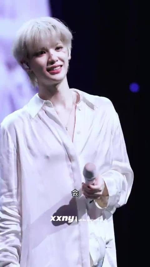好想要黄明昊演唱会同款对戒 “我不会是被你们唾弃的过期短袖吧”