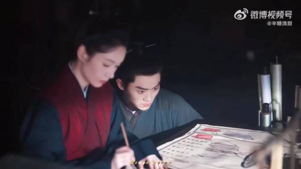 杜翠雀坐姿压迫感拉满，表演是坐出来的