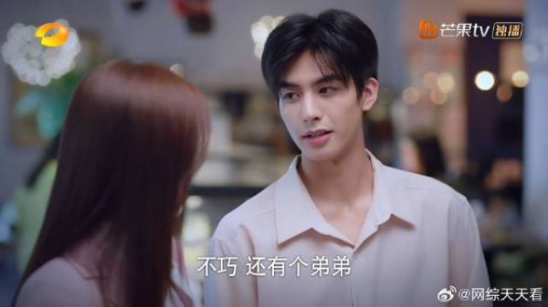 美女向凌霄要玩具 凌霄直言要留给自家妹妹,得知妹妹二十五傻眼了