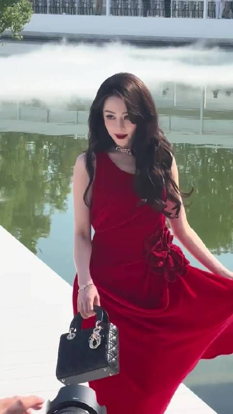 迪丽热巴真的很优秀，时尚表现力太顶了