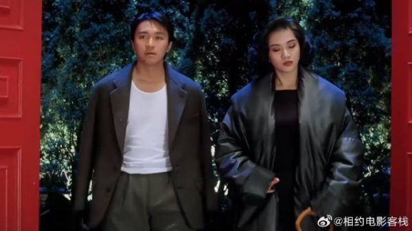 《逃学威龙》 失忆少爷回家认亲,全家都是演员
