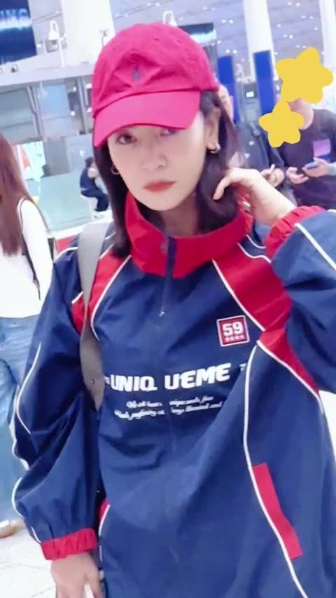 我家冷脸萌， 萌物耍帅中，李晟你这身很帅气哦！