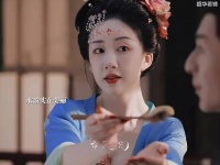 章怀玉举动亲密致敏敏吃醋离开，慌忙撤桌挽留