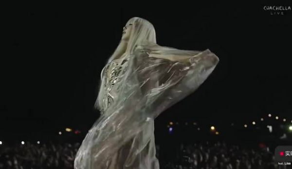 Lisa科切拉舞台封神,这设计视觉盛宴绝了
